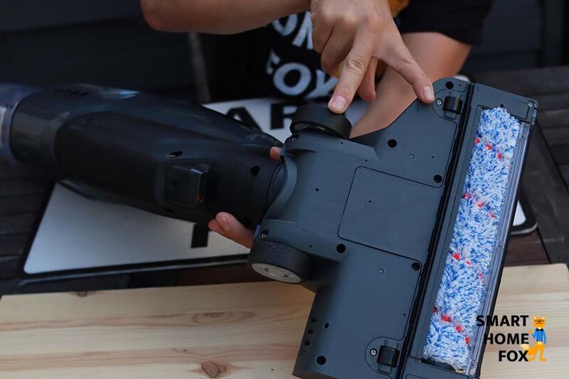 Rollen an der Unterseite der Bodendüse